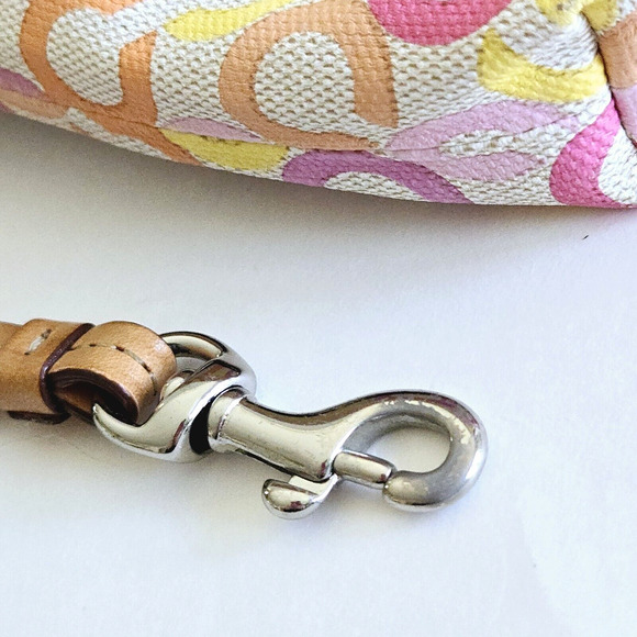 Coach Wristlet Pink Op Art Signature Zip Clutch Vachetta Leather Trim Retro Y2K - Picture 7 of 12